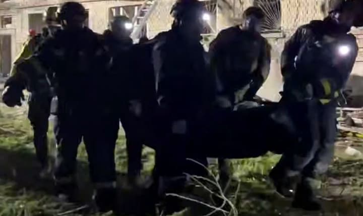 strike-on-zaporizhzhia-a-man-who-was-considered-dead-turned-out-to-be-alive-the-number-of-wounded-has-increased-again