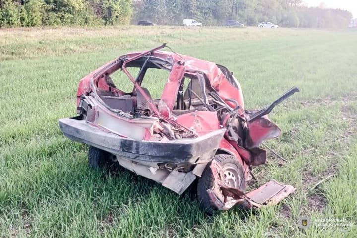 in-rivne-region-a-train-tore-a-car-in-half-two-dead-police