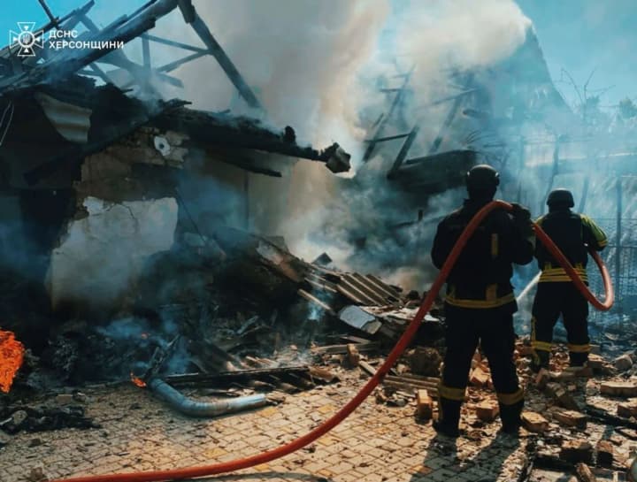 spasateli-pokazali-posledstviya-vrazheskogo-obstrela-khersona