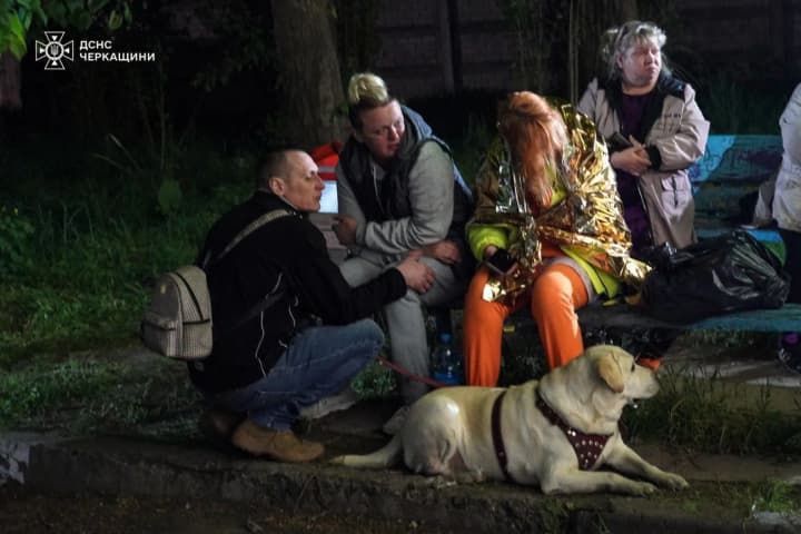 the-consequences-of-the-night-drone-attack-were-eliminated-in-cherkasy-many-fires-one-injured