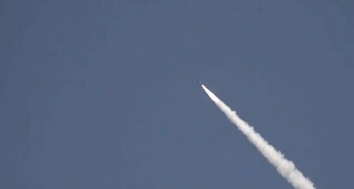 pakystan-proviv-vyprobuvannia-vysokotochnoi-rakety-dalnistiu-120-km