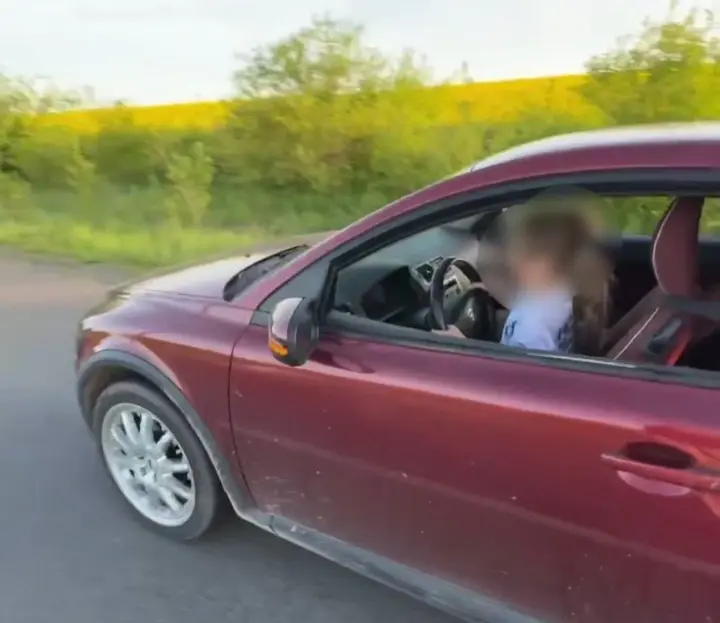 in-lviv-region-a-man-allowed-his-young-daughter-to-drive-a-car-and-he-filmed-everything-on-video