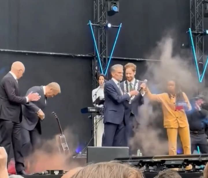 a-smoke-bomb-was-thrown-at-tusks-feet-during-memorial-events-in-the-netherlands