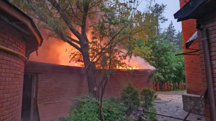 masovana-ataka-na-kharkiv-ziavylysia-pershi-kadry-ta-podrobytsi-naslidkiv-vorozhoho-udaru