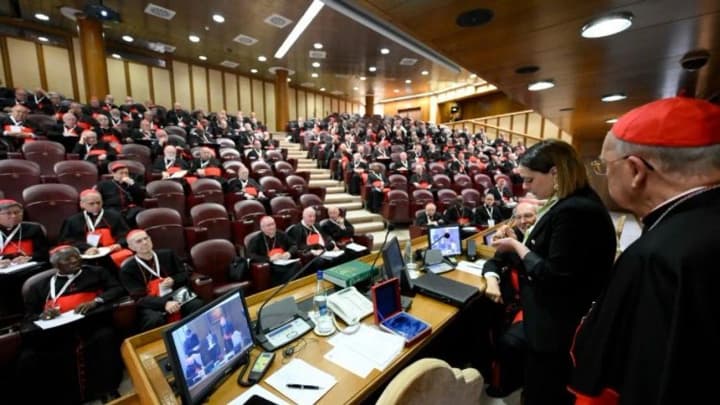 v-vatikane-annulirovali-persten-ribaka-i-pechat-papi-frantsiska