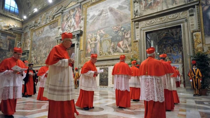 katolytskyi-svit-chekaie-na-poiavu-biloho-dymu-konklav-u-vatykani-nabude-pochatku-sohodni-o-10-hodyni