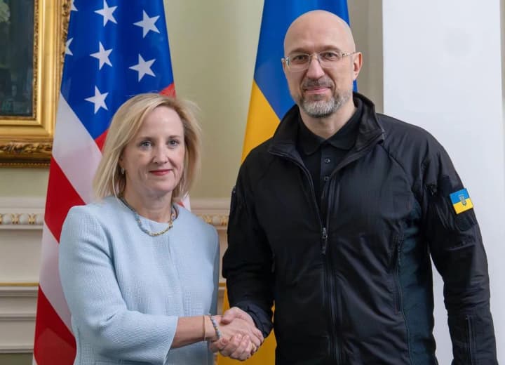 shmyhal-discussed-further-implementation-of-the-investment-support-fund-with-us-charge-daffaires-julie-davis