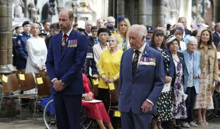 korol-velikobritanii-i-prints-uelskii-vozlozhili-venok-na-tseremonii-blagodarnosti-v-vestminsterskom-abbatstve