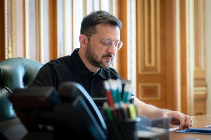 zelenskii-i-fon-der-lyaien-obsudili-vstuplenie-ukraini-v-yes-i-otkritie-klasterov