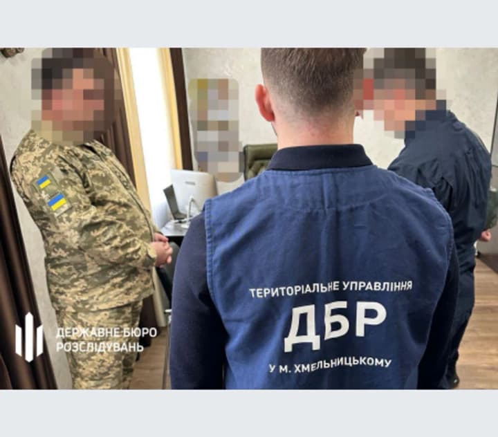 in-khmelnytskyi-the-vice-rector-of-the-military-academy-was-detained-for-forcing-subordinates-to-build-him-a-house