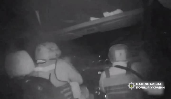 russians-dropped-explosives-on-a-police-car-during-the-evacuation-of-people-in-kherson-region-ministry-of-internal-affairs