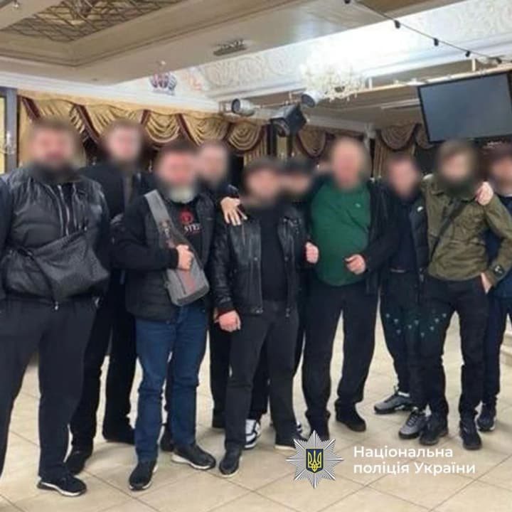 skhodky-ta-kryminalni-bandy-politsiia-kyieva-zatrymala-uchasnykiv-zlochynnykh-formuvan