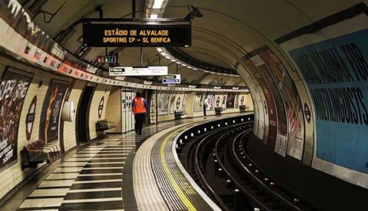 the-subway-stopped-in-london-due-to-a-large-scale-power-outage-what-is-known