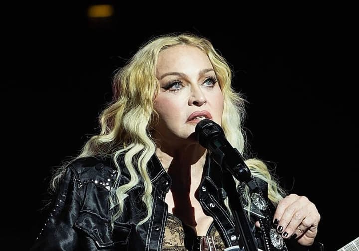 madonna-rabotaet-s-rezhisserom-filma-dedpul-i-rosomakha-nad-biograficheskim-serialom-dlya-netflix