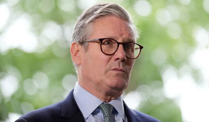 pozhezha-v-budynku-brytanskoho-premiera-starmera-politsiia-zatrymala-imovirnoho-paliia