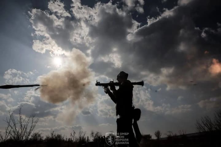 samie-goryachie-na-fronte-tri-napravleniya-karta-ot-genshtaba