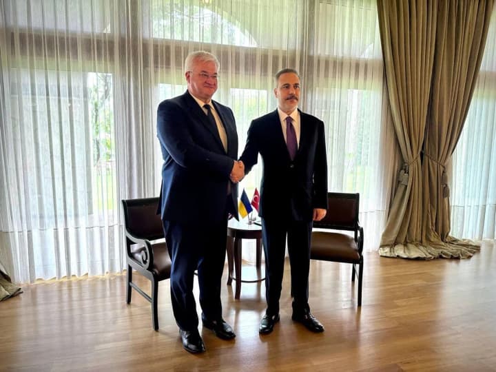 sybiha-u-turechchyni-putin-povynen-prypynyty-vidkydaty-prypynennia-vohniu-ta-unykaty-zustrichi-iz-zelenskym