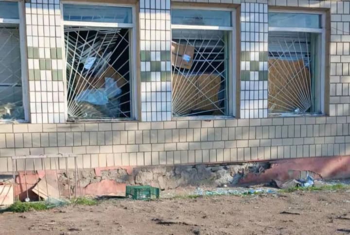 rf-obstriliala-dnipropetrovshchynu-z-rszv-poshkodzheno-budynky-mahazyny-avto