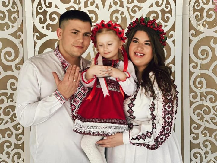 on-vyshyvanka-day-about-a-thousand-couples-in-ukraine-got-married