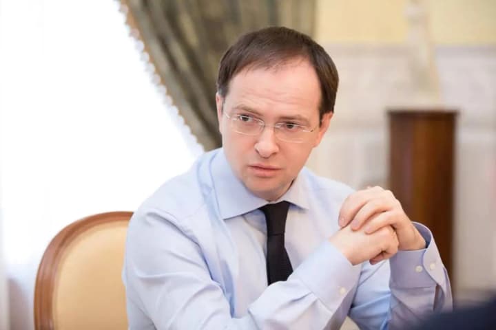 is-putin-afraid-to-come-medinsky-ignored-the-question-of-a-french-journalist