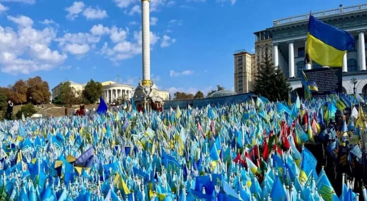 patrol-officers-with-weapons-will-be-on-duty-near-the-alley-of-heroes-in-kyiv-kmva