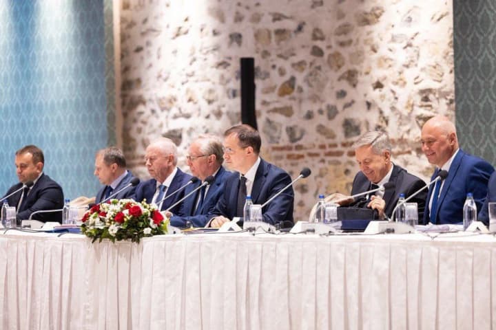 peregovori-v-stambule-delegatsii-rf-i-ukraini-vzyali-pauzu-smi