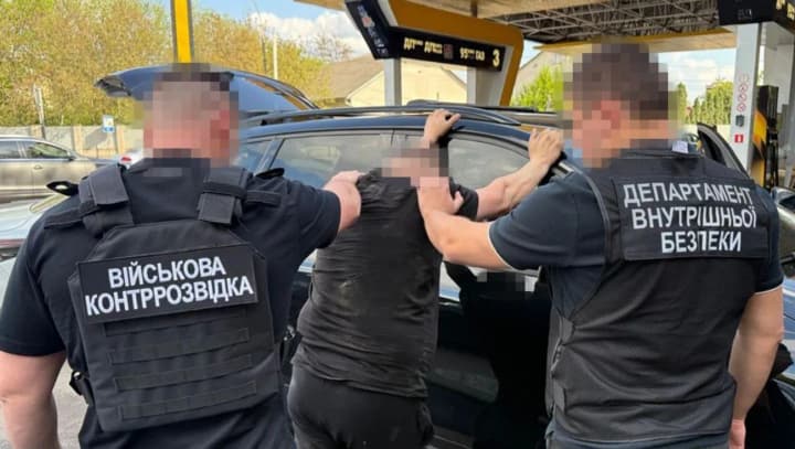 15-thousand-dollars-and-abroad-through-the-forest-in-several-regions-10-organizers-of-illegal-departure-of-those-liable-for-military-service-were-detained