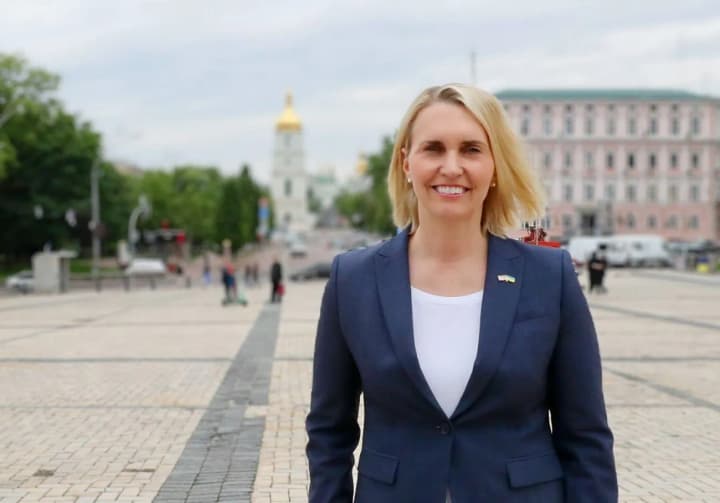 ne-mozhu-stoiaty-ostoron-posolka-ssha-v-ukraini-poiasnyla-svoiu-vidstavku-i-zasudyla-pidkhid-trampa-do-rosiiskoi-ahresii