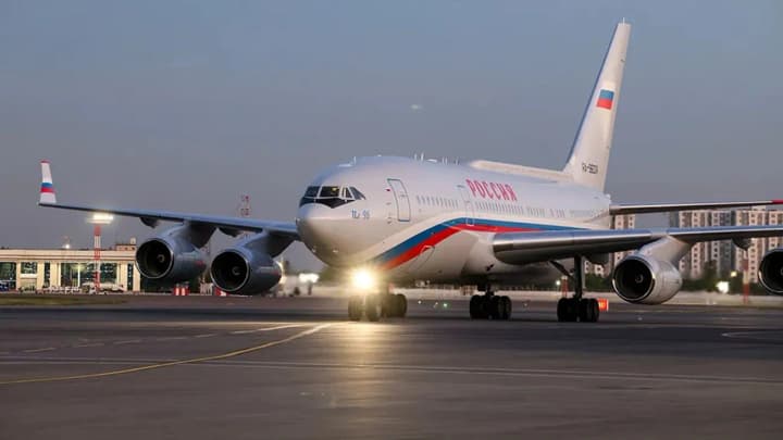 litak-z-rosiiskoiu-delehatsiieiu-vyletiv-zi-stambula-do-rosii-roszmi