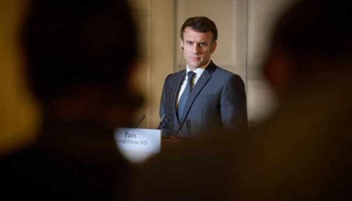 tramp-planiruet-pogovorit-s-putinim-chtobi-viyasnit-chto-proizoshlo-v-stambule-makron