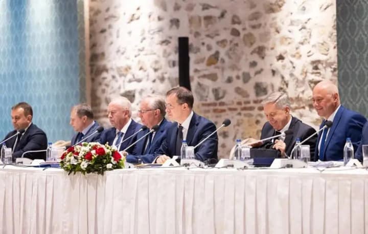 piat-punktiv-zmi-rozkryly-rosiiski-vymohy-ozvucheni-medynskym-u-stambuli