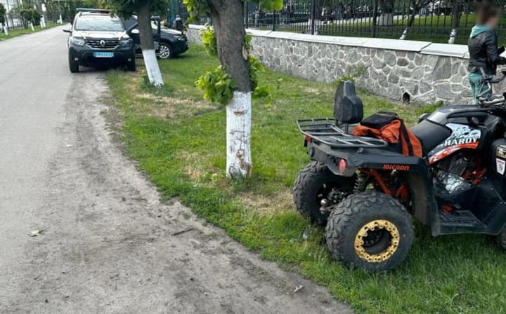 near-poltava-an-11-year-old-boy-on-a-quad-bike-crashed-into-a-tree-two-children-in-the-hospital