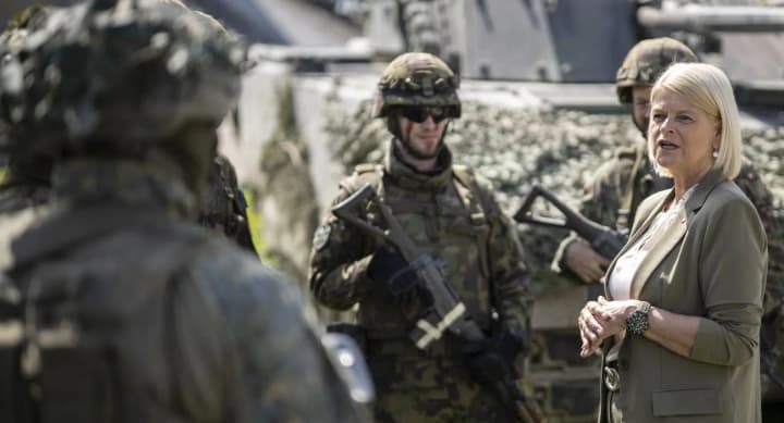 avstriya-mozhet-prinyat-uchastie-v-mirotvorcheskoi-missii-v-ukraine-ministersha-oboroni