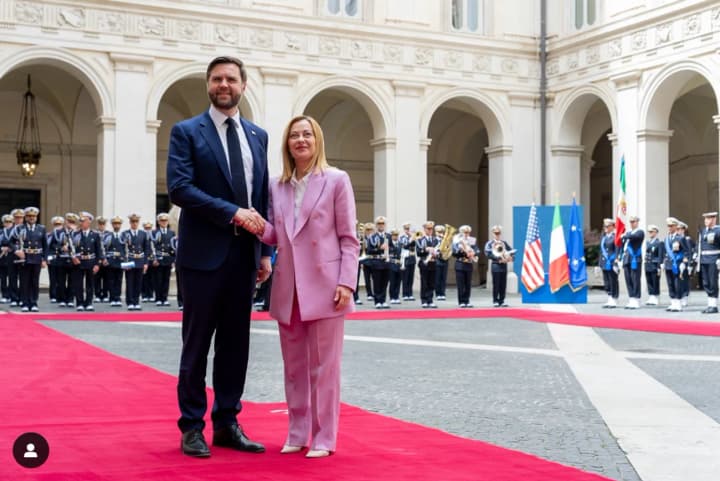 meloni-zustrilas-z-vensom-ta-fon-der-liaiien-u-sprobi-pochaty-z-chystoho-lysta