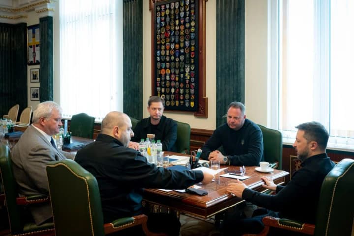 zelenskyi-vidpoviv-rf-vyvodyty-viiska-zi-svoikh-terytorii-ukraina-ne-bude