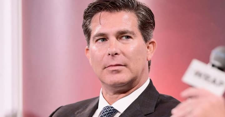 teslas-largest-investor-dumped-a-large-stake-in-the-automaker-calling-for-a-sell-off