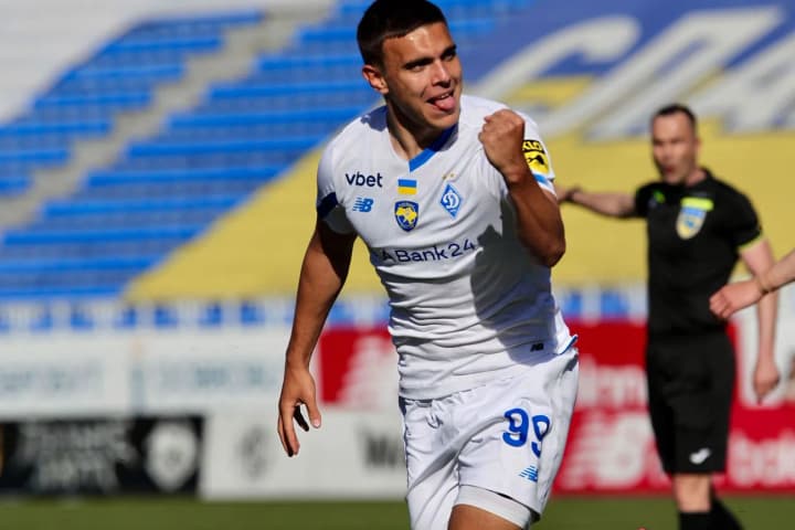 dynamo-pidpysalo-novyi-kontrakt-z-19-richnym-forvardom-ponomarenkom