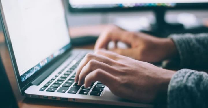 za-sherynh-dokumentiv-dlia-bankiv-dovedetsia-platyty-yaki-shche-posluhy-u-dii-stanut-platnymy