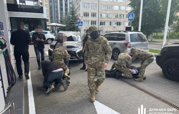 a-military-man-was-detained-who-together-with-an-accomplice-organized-tours-for-evaders-for-dollar50000