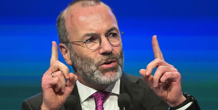 gitler-sluzhit-preduprezhdeniem-yevropeiskaya-narodnaya-partiya-pod-kritikoi-iz-za-sblizheniya-s-ultrapravimi