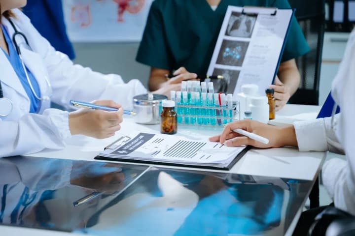 uchenie-obnaruzhili-variant-gena-kotorii-svyazivayut-s-riskom-simptomov-dlitelnogo-covid-19