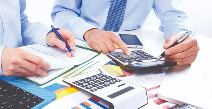 dokhidnist-oblihatsii-u-sviti-dosiahla-maksymumu-uriady-ssha-krain-yevropy-ta-yaponii-skorochuiut-vytraty