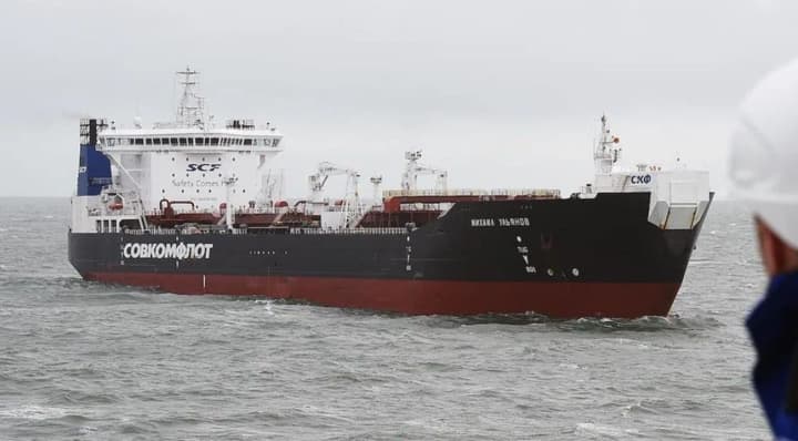sanktsii-pryzvely-do-zbytkiv-rosiiska-tankerna-hrupa-sovkomflot-vtratyla-maizhe-dollar400-milioniv-dolariv