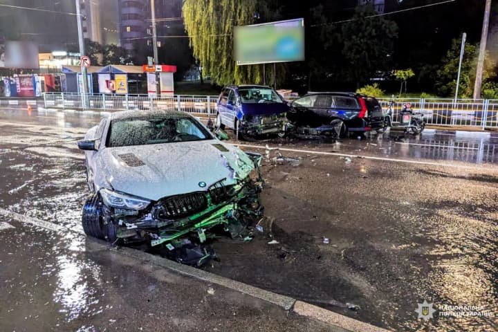 a-triple-accident-occurred-in-rivne-near-the-bus-station-against-the-background-of-bad-weather-what-is-known