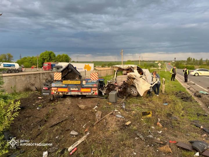 na-kirovohradshchyni-masshtabna-dtp-z-vantazhivkoiu-ta-busamy-troie-zahyblykh-ta-dvoie-travmovanykh