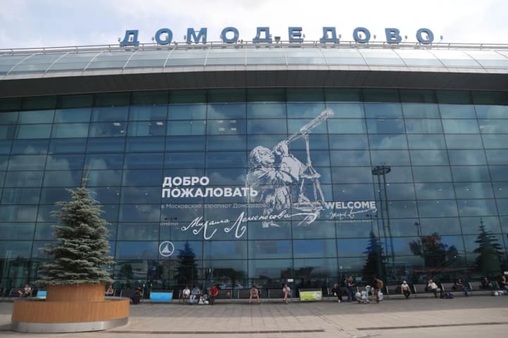 v-moskve-zayavili-ob-atake-bpla-tri-aeroporta-priostanovili-rabotu