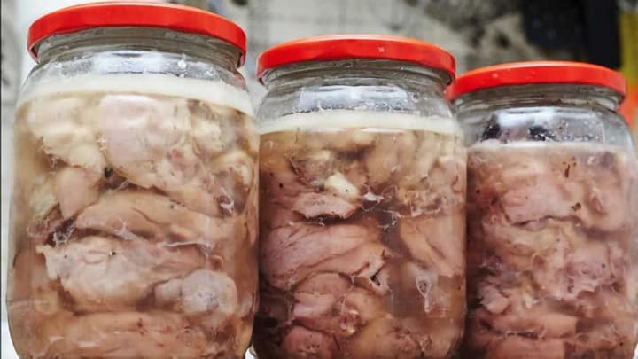 na-prykarpatti-zafiksuvaly-pershyi-u-rotsi-vypadok-botulizmu-yak-otruiv-postrazhdalyi