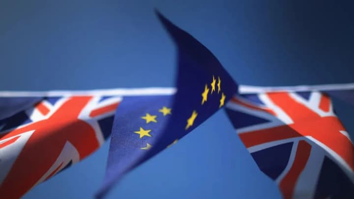 velyka-brytaniia-ta-yes-vviishly-u-napruzhenu-borotbu-za-oboronnu-uhodu-rolitico