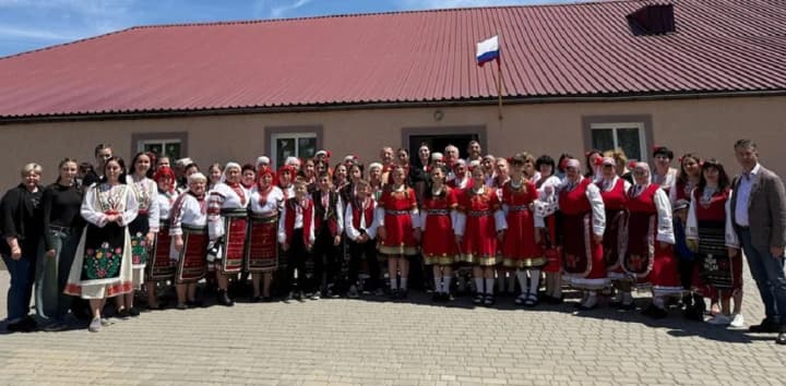 in-tot-the-russians-drove-schoolchildren-to-celebrate-slavic-culture-day-cns