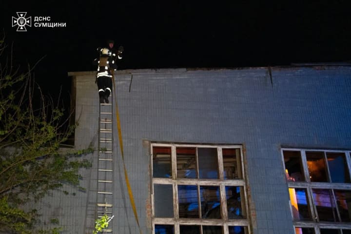 sumy-was-subjected-to-a-series-of-russian-strikes-at-night-a-fire-broke-out-at-the-enterprise